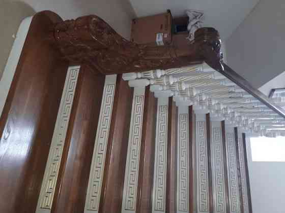 Установка лестницы на заказ из ценных пород древесины,каркас из металл Алматы