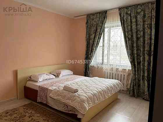 3-комнатная квартира, 78 м², 1/4 этаж посуточно, улица Диваева 129 — Орманова Шымкент