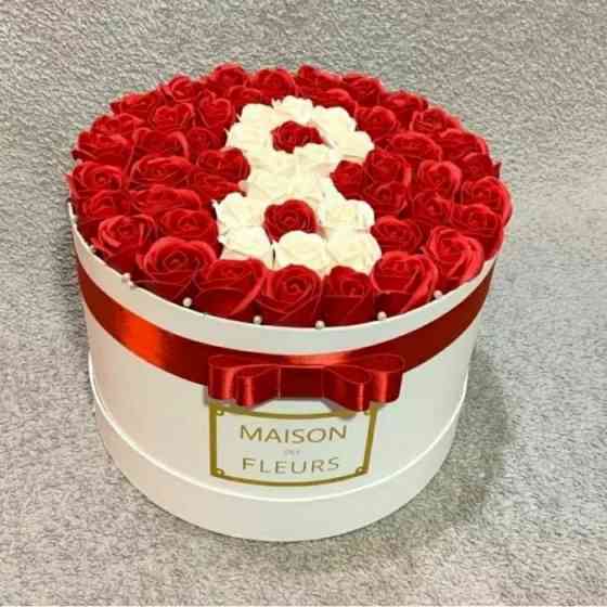 Цветы на 8 марта розы букеты доставка цветов Астана подарок корпоратив Астана