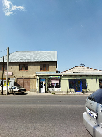 Дом с 4-мя магазинами на пресечений Сайрамская- Желтоксан Шымкент - изображение 1