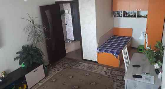 Продам 1 комнатную квартиру в районе Енлик кибек 1000 мелочей в кирпичном доме новой п Семей