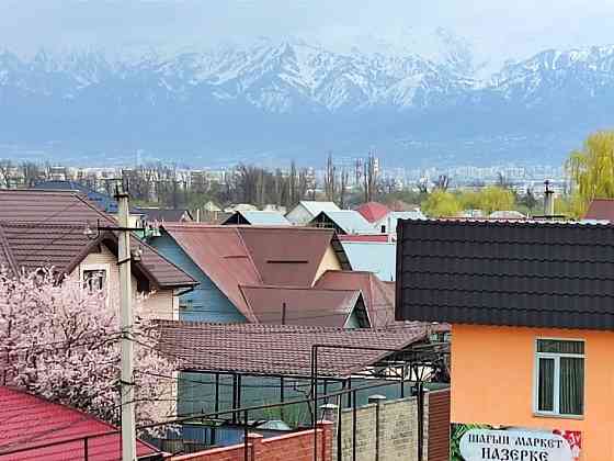 СРОЧНО продам 2-комн. квартиру французского типа в три этажа общей пл. 70 кв.м., кухня - 12 кв.м. Алматы